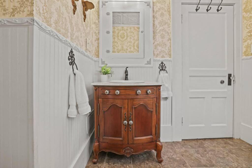 Charming Victorian Home - 2 Minutes To Downtown Lancaster Eksteriør billede