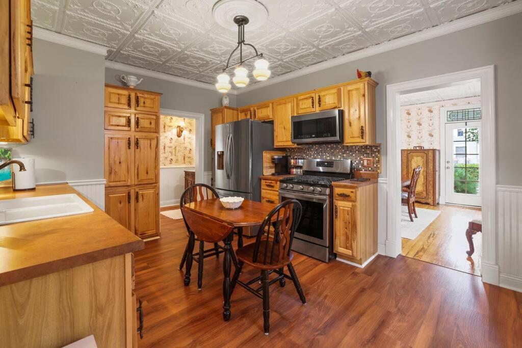 Charming Victorian Home - 2 Minutes To Downtown Lancaster Eksteriør billede