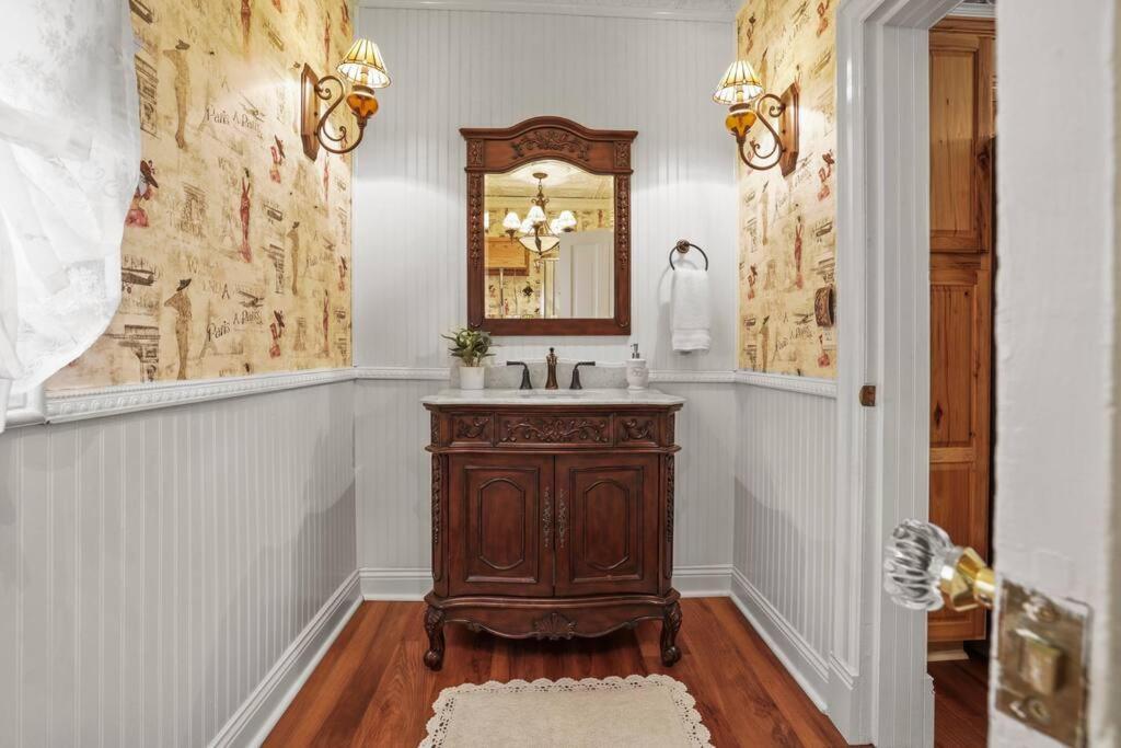 Charming Victorian Home - 2 Minutes To Downtown Lancaster Eksteriør billede
