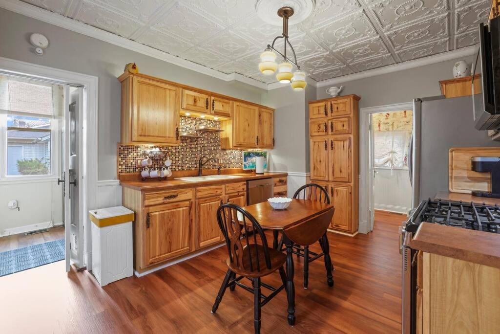 Charming Victorian Home - 2 Minutes To Downtown Lancaster Eksteriør billede